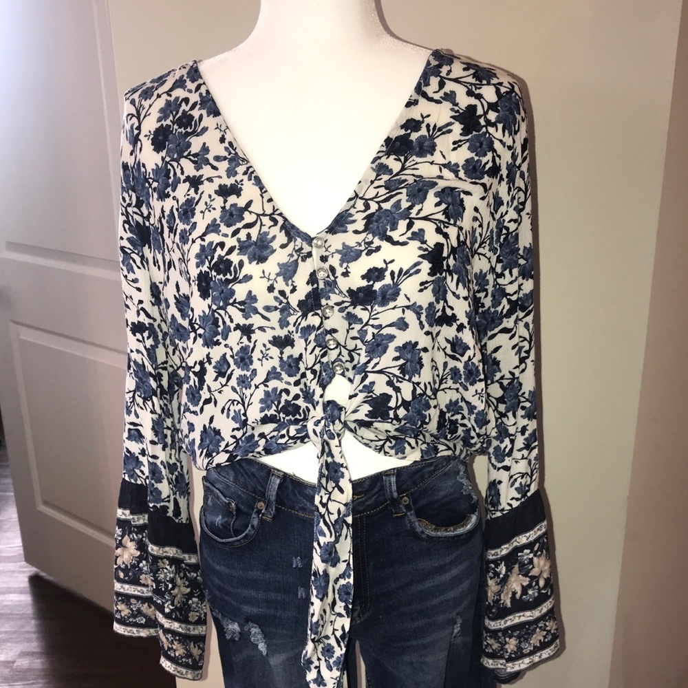 Flowy tie crop